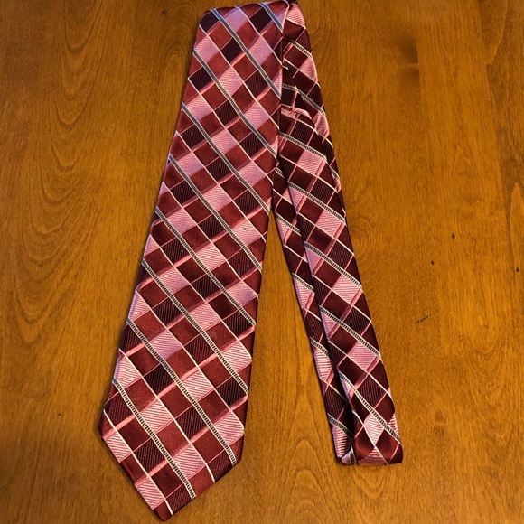 100% Silk Michael Michael Kors Pink/Red Square Plaid‎ Tie - Picture 1 of 5